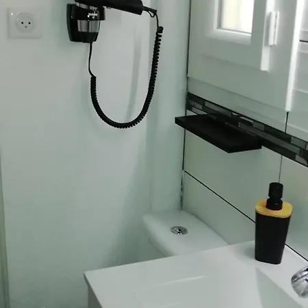 Les Estivales אגדה