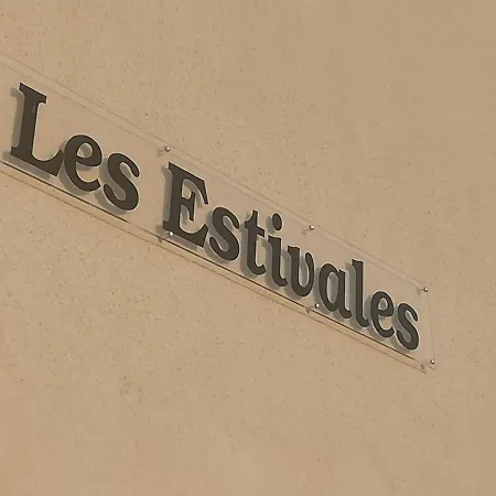 Les Estivales דירה *